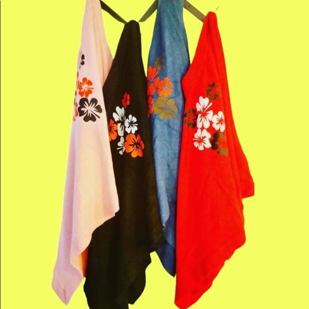 Multicolor floral print woman one size poncho.